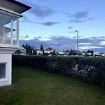 Sea Side 3Br In Central Reykjavik With Free Parking
