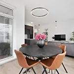 Stylish & Comfy City Center Oasis