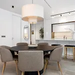 Luxury Central Apartment