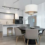 Luxury Central Apartment