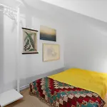 Cosy And Bright Rooftop Apartment