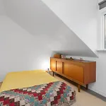 Cosy And Bright Rooftop Apartment