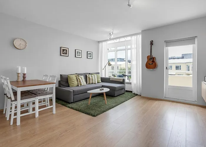 Downtown Reykjavik Apartment - Amazing Garden View