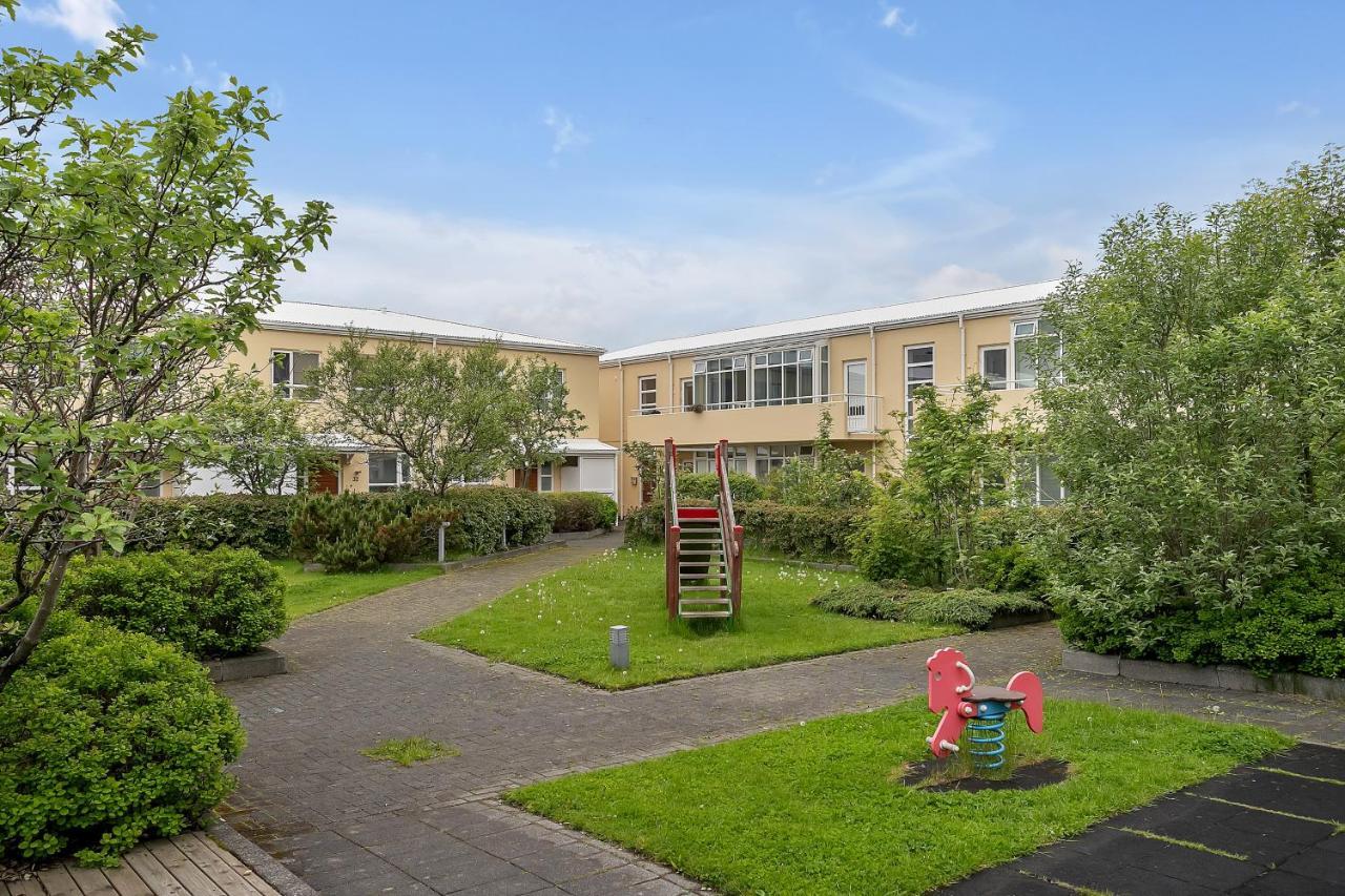 Downtown Reykjavik Apartment - Amazing Garden View * Reykjavik