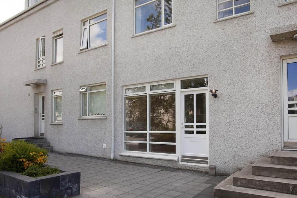 Cozy One Bedroom Close To Center * Reykjavik