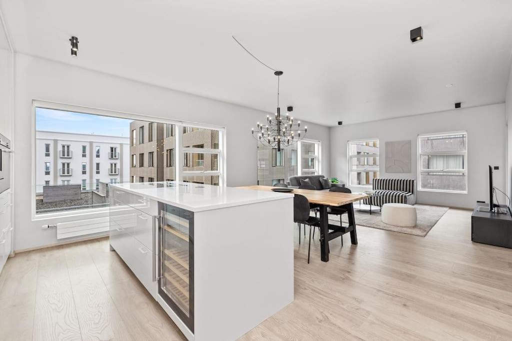 Modern Lux Retreat With 2br&2ba Heart Of The City Apartamento