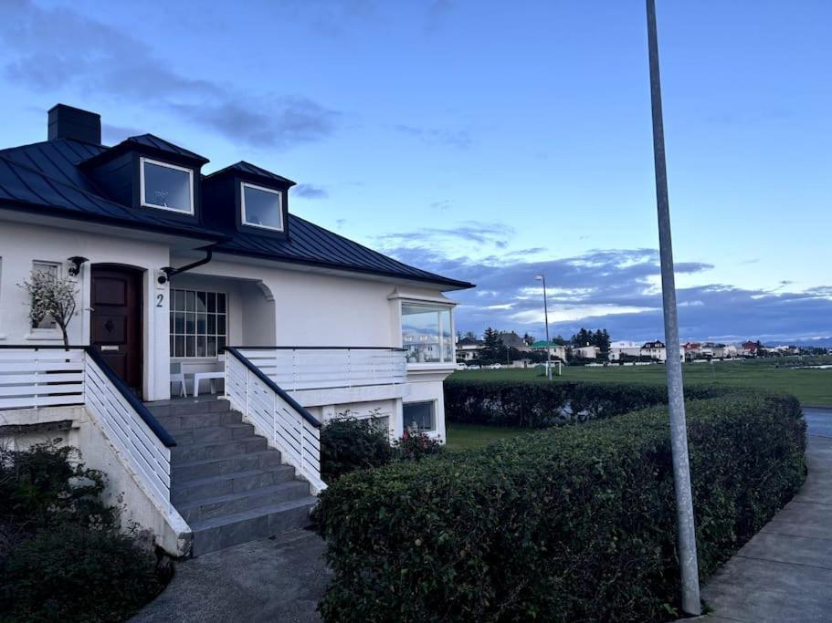 Sea Side 3br In Central With Free Parking Reiquiavique
