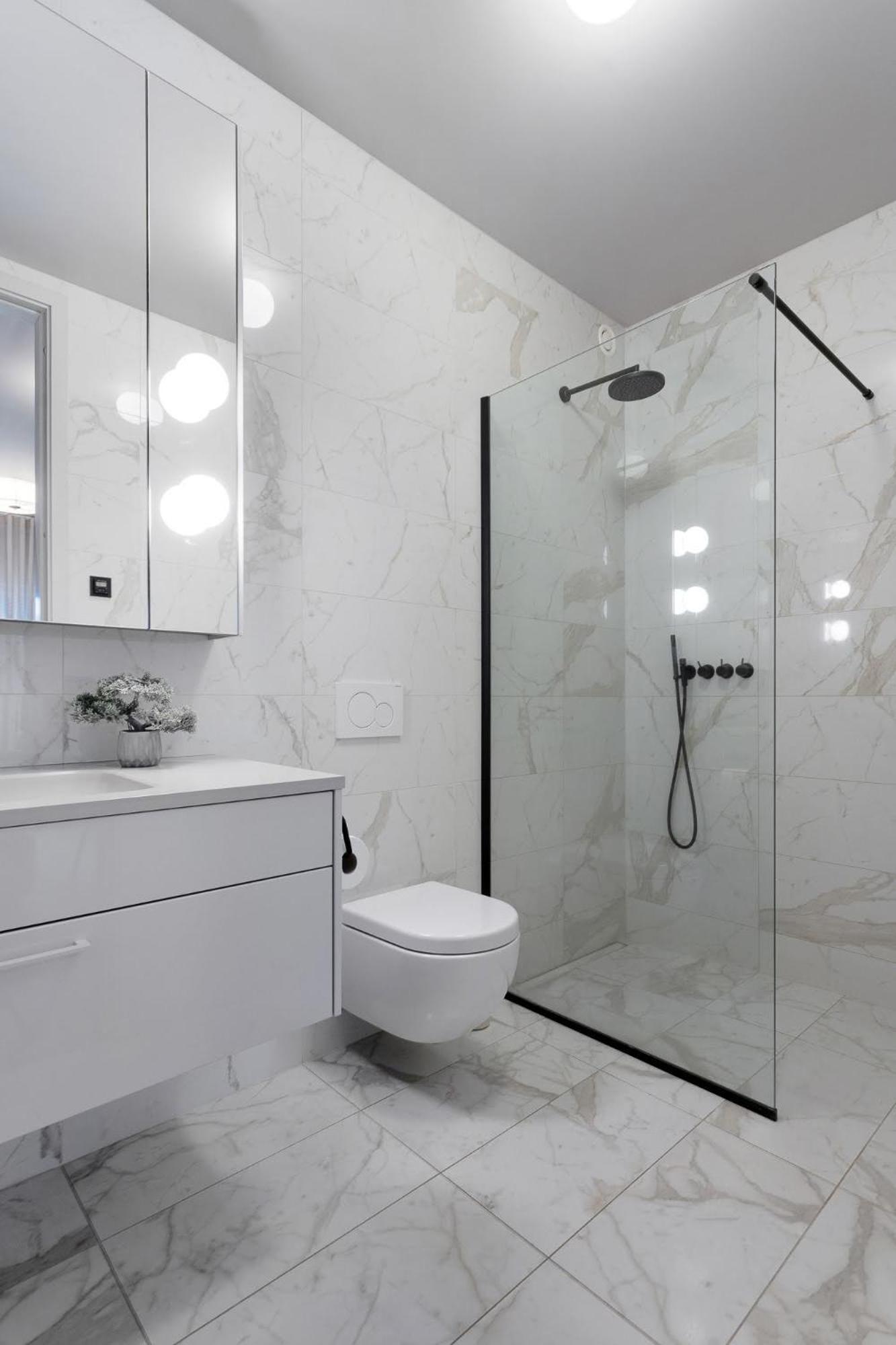 Luxury Apartment *