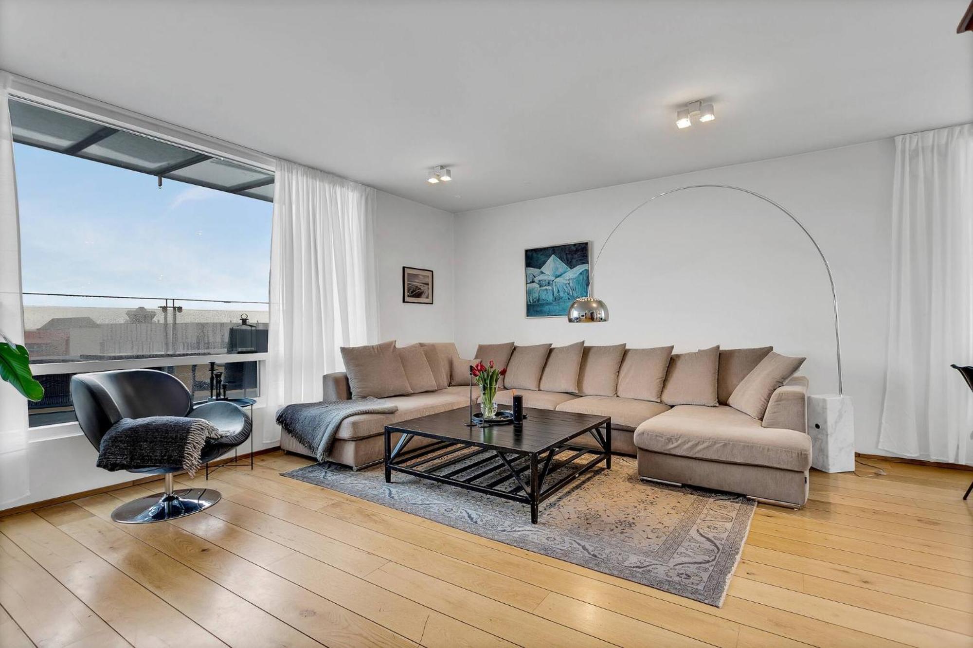 Rooftop Balcony -amz View - Lrg 2 Bedroom -free Parking Reykjavik