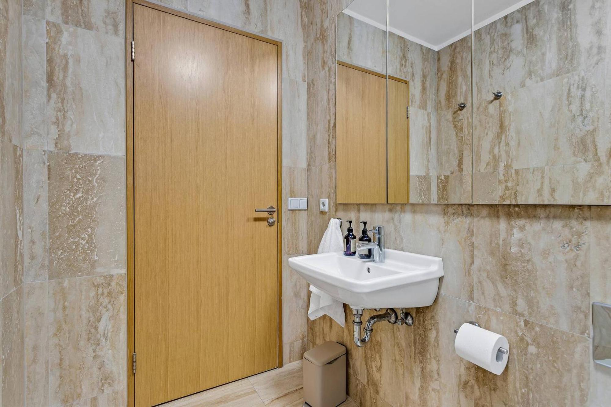 Rooftop Balcony -amz View - Lrg 2 Bedroom -free Parking * Reykjavik