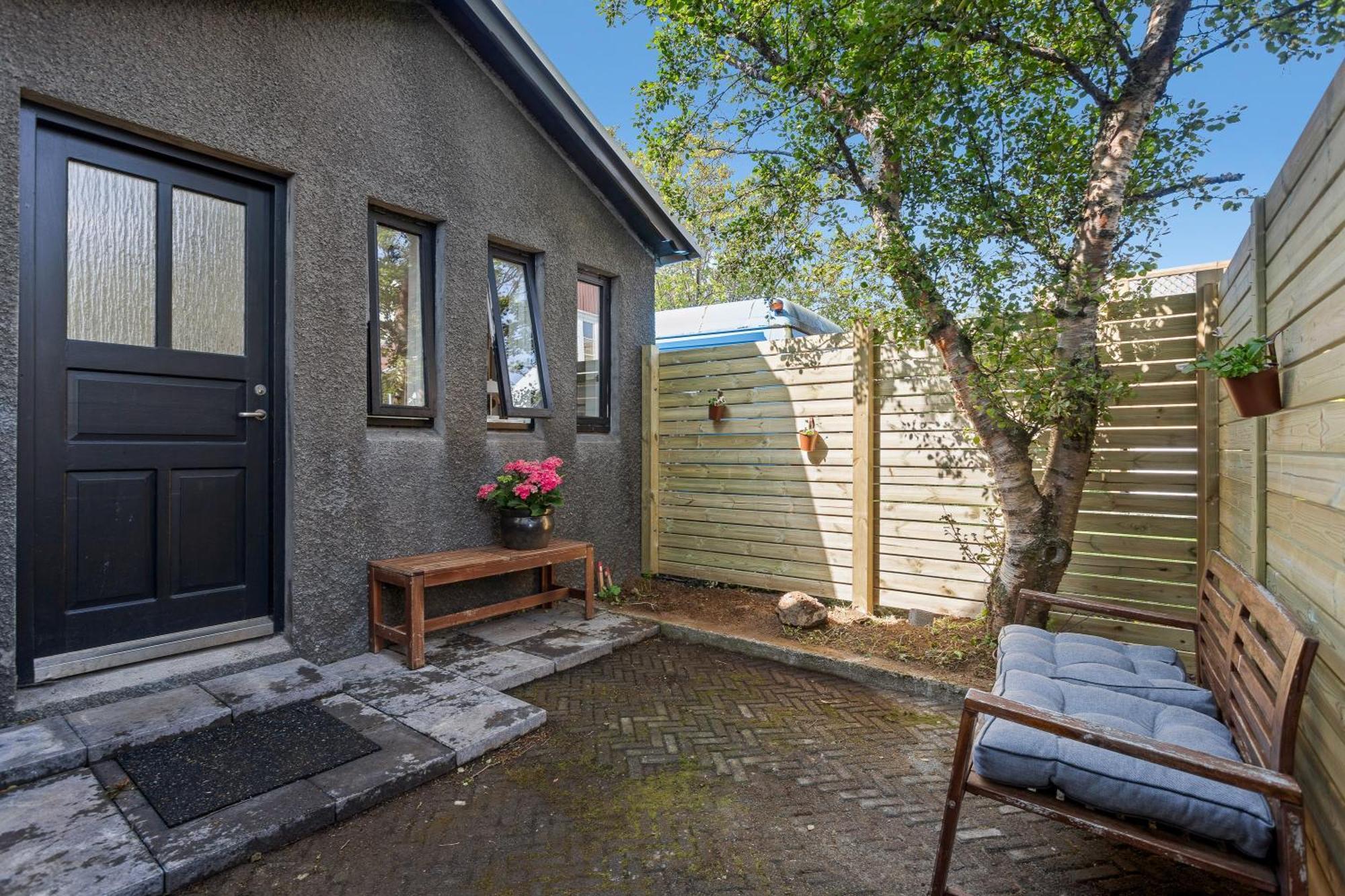 Charming Near Downtown Apartment Reykjavik