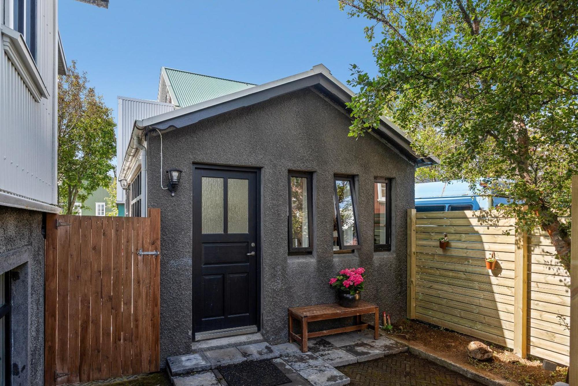 Charming Near Downtown Apartment Reykjavik