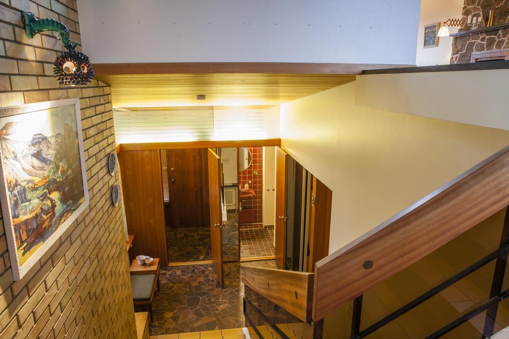 Cozy 60's In Villa *