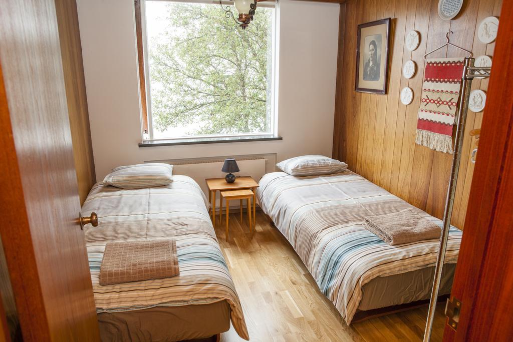 Cozy 60's In Villa *