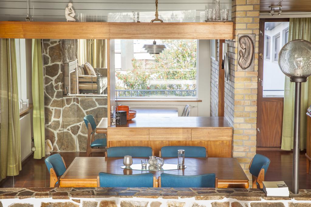 Cozy 60's In Villa *