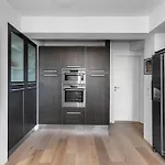 Reykjavik Central Apartment - Sea View
