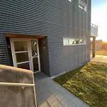 Modern And Spacious 2Br Apartment Only 5,5 Km Drive From Downtown Reykjavik