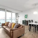 Stylish Apartment By The Sea