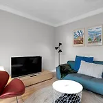 Modern & Cozy Downtown Apartment