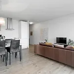 Stylish Apartment By The Sea