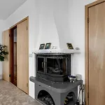 Serene And Cozy 4 Bedroom Retreat