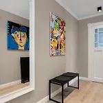 Bright And Elegant Apartment