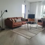 Lovely Modern 1-Bedroom Apartment, Free Parking