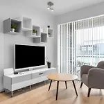 Venture Vacation-King Bed, Central Apartment With Free Parking