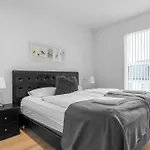 Venture Vacation-King Bed, Central Apartment With Free Parking