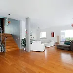 Sunny And Spacious Luxury House