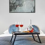 Modern 2-Bedroom Apt In Prime Reykjavik Location