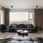 Lovely Grandav Apt