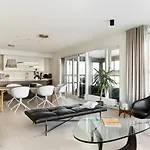 Lovely Grandav Apt