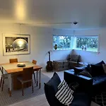 Sea Side 3Br In Central Reykjavik With Free Parking