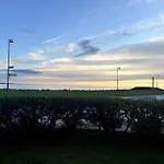 Sea Side 3Br In Central Reykjavik With Free Parking