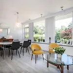 Bright House For 6 People, With Hut Tub In Garden