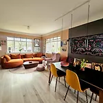 2 Bedroom Apartment With A Loft- Close To Downtown