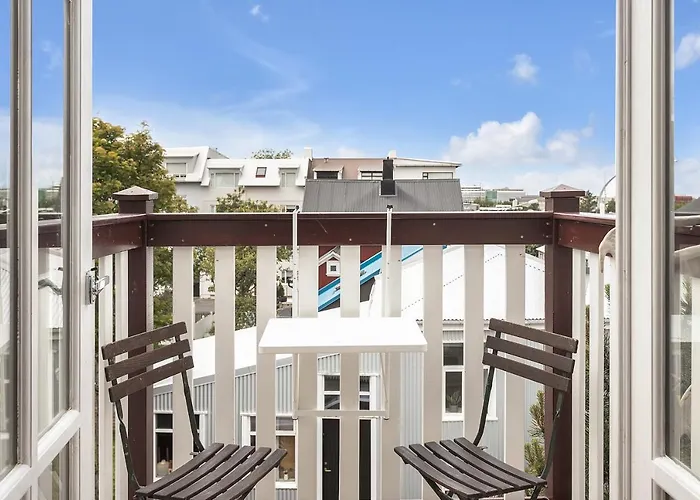 Sunny Apartment In The Reykjavik City Center