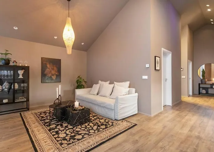 Old Listing Luxury Down Town Free Parking