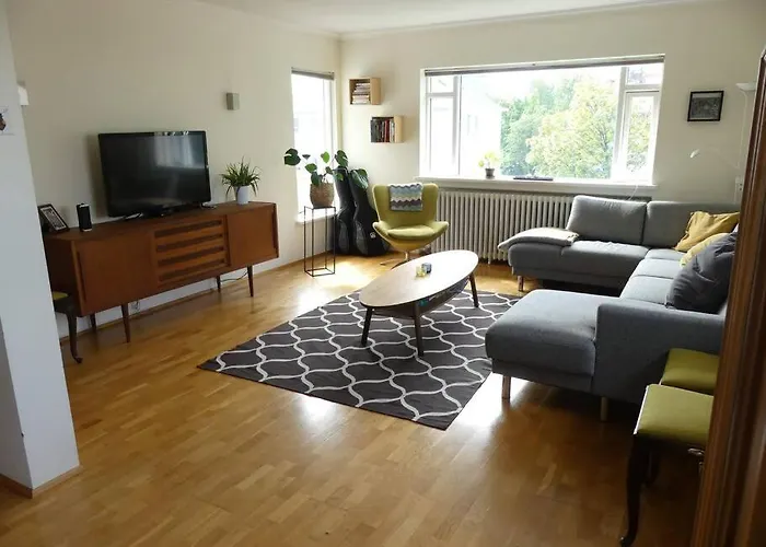 Bright 2 Bedroom Apartment In Reykjavik