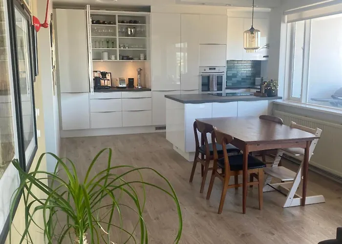 Bright And Spacious 2 Bedroom Apartment In Rvk