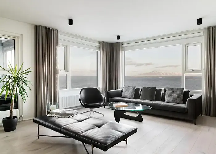 Lovely Grandav Apt