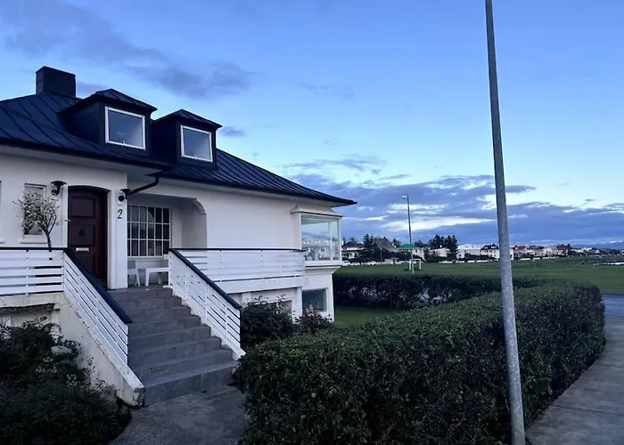 Sea Side 3Br In Central Reykjavik With Free Parking