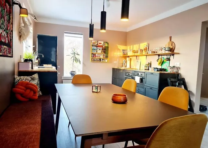 2 Bedroom Apartment With A Loft- Close To Downtown
