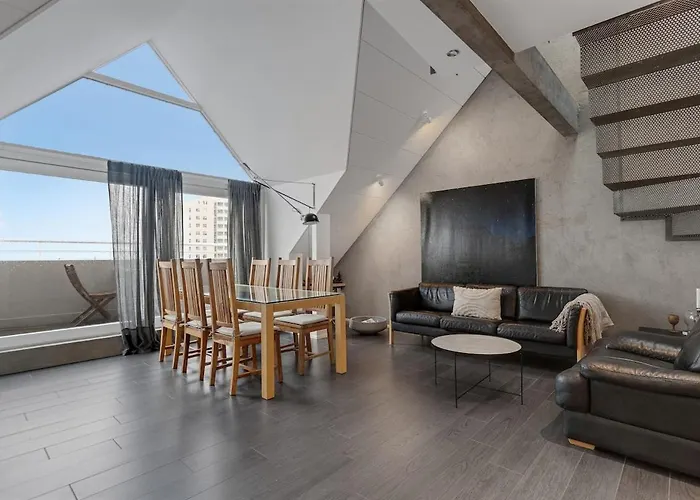 Modern & Spacious 2 Story Apt In Reykjavik