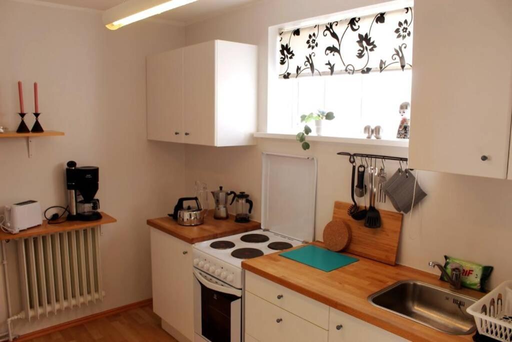 Cozy Seaside Atl. Ocean View Studio Apt Sleeps 4 Apartment Reykjavik