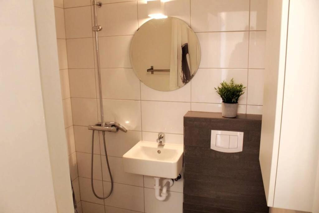 Cozy Seaside Atl. Ocean View Studio Apt Sleeps 4 Apartment Reykjavik