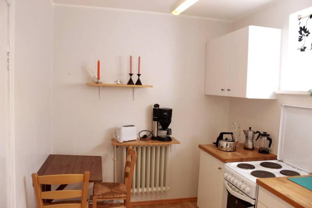 Cozy Seaside Atl. Ocean View Studio Apt Sleeps 4 Apartment Reykjavik