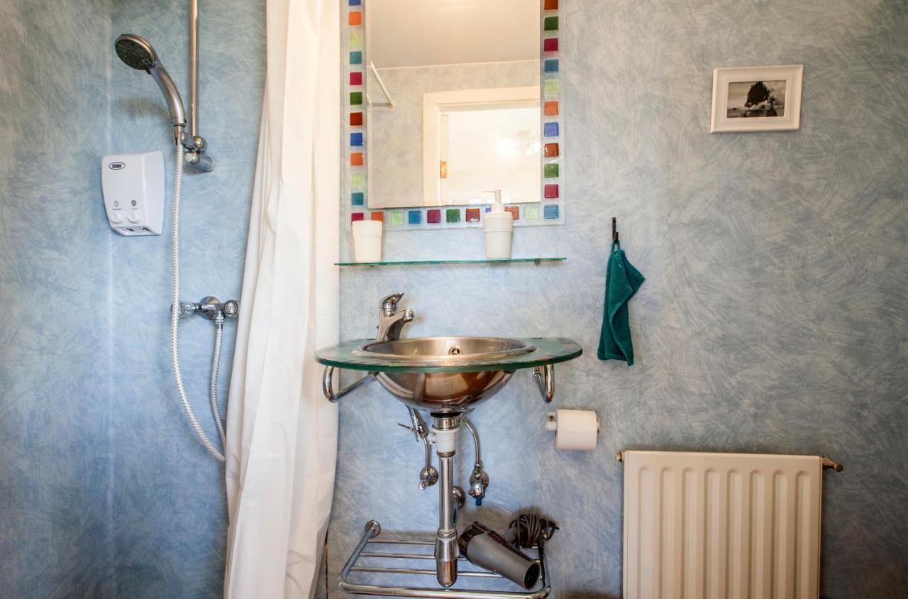 Grotta Northern Lights - & Guest house 3*