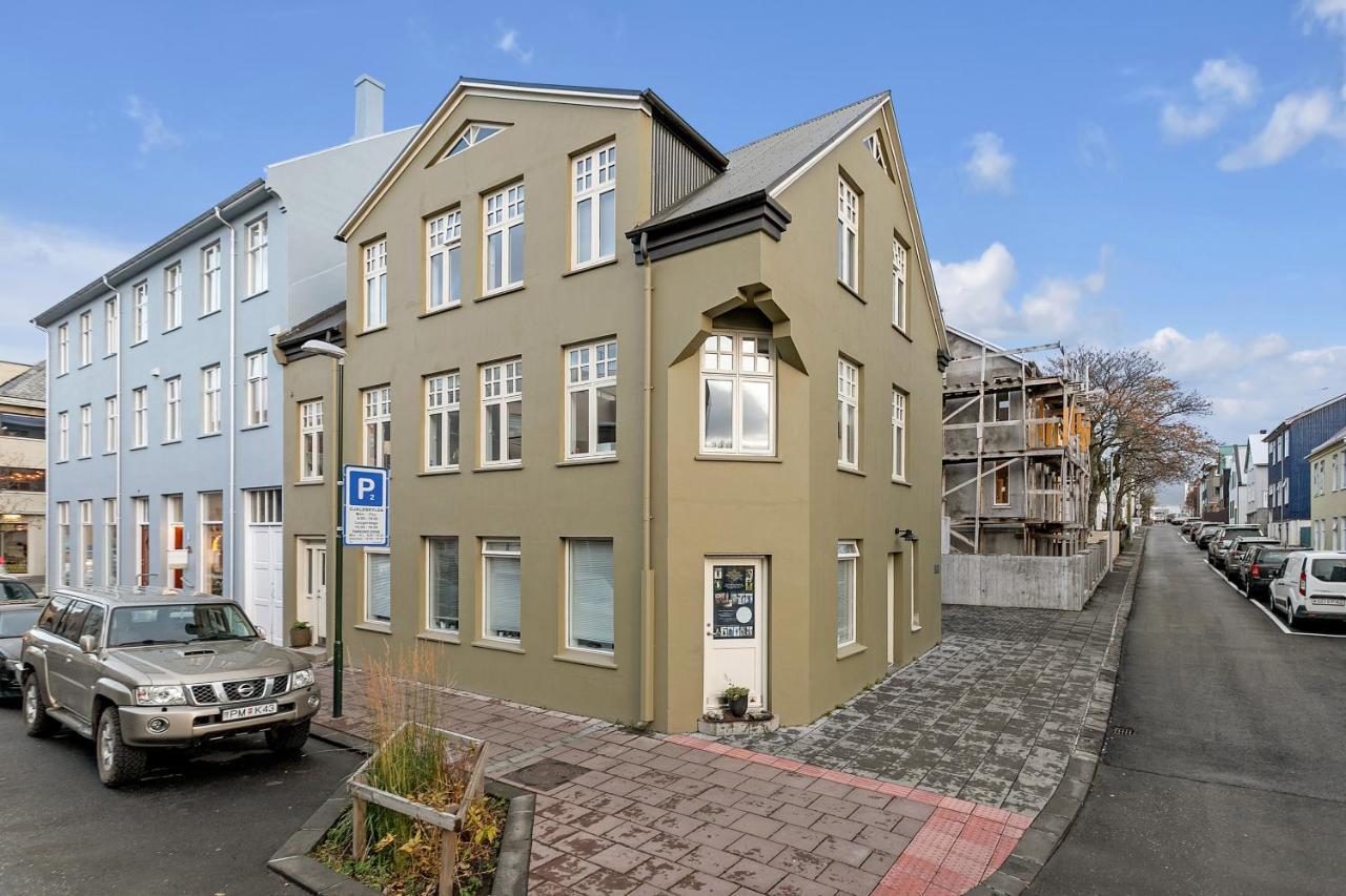 - Location! Apartamento